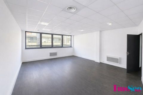 BUREAUX &agrave; LOUER 451 33700 Merignac