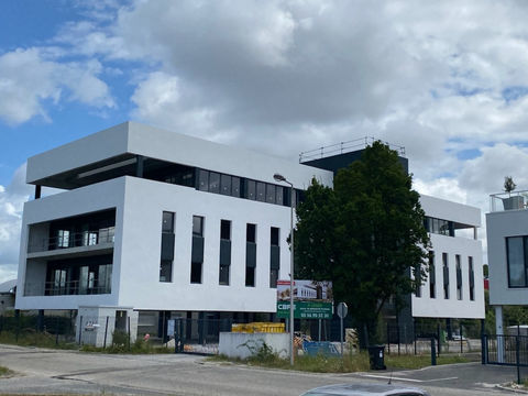 Bureaux &agrave; LOUER 2475 33700 Merignac