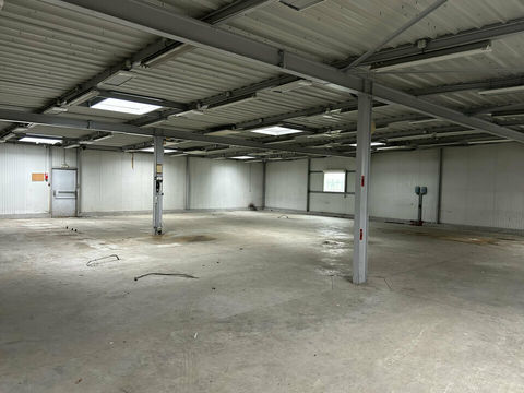 ACTIVITE - ENTREPOTS &agrave; LOUER 5332 78780 Maurecourt