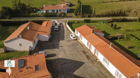   Investisseurs : Ensemble immobilier Maison - 15 + pi�ce(s) - 422 m�