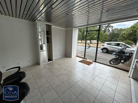 &Agrave; LOUER : D&eacute;couvrez ce local commercial id&eacute;alement si... 1100 91210 Draveil
