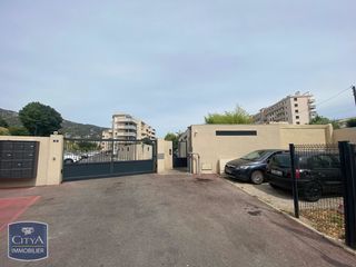  Parking / Garage � louer 