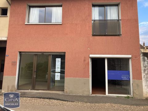 &Agrave; louer - Local professionnel avec vitrine - Centre d... 1020 38160 Saint marcellin