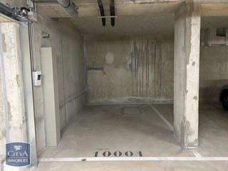  Parking / Garage � louer 