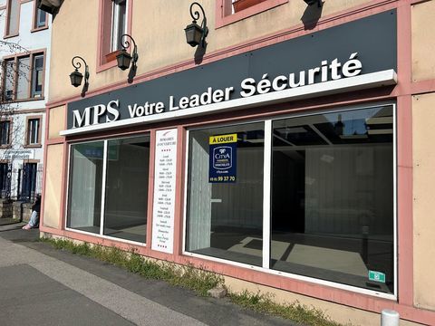 A LOUER GRAND LOCAL COMMERCIAL 200 M&sup2; AVEC PARKINGS M... 3360 25200 Montbeliard