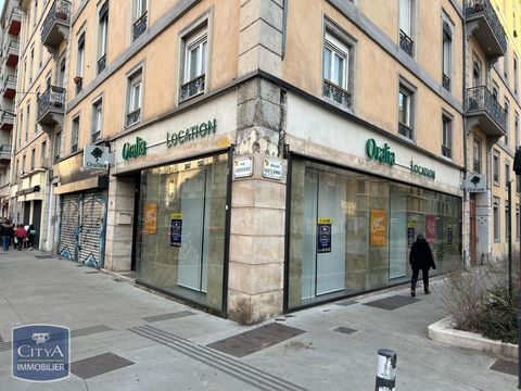 &Agrave; LOUER Nous vous proposons un local commercial situ&eacute;... 1540 38000 Grenoble