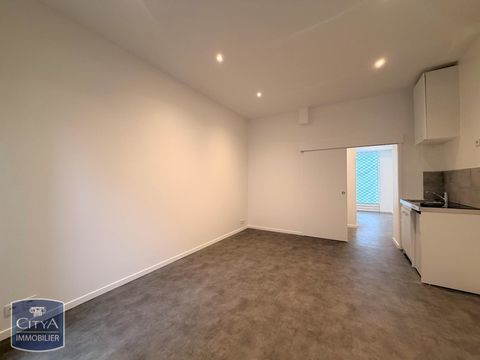 &Agrave; LOUER Nous vous proposons un local commercial enti&egrave;... 1233 75015 Paris