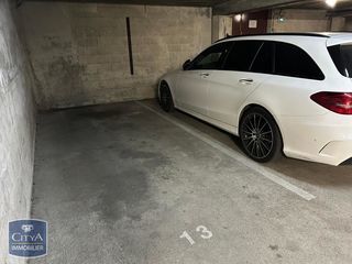  Parking / Garage � louer 