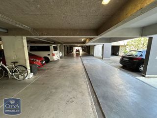  Parking / Garage � louer 