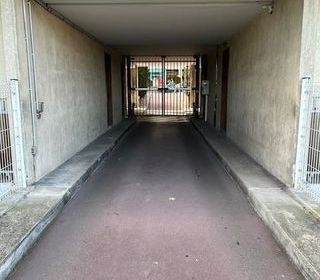  Parking / Garage � louer 