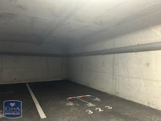  Parking / Garage � louer 