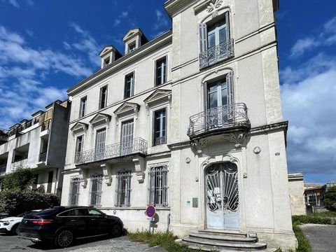 A LOUER &agrave; PERIGUEUX, Local professionnel, situ&eacute; dans ... 1079 24000 Perigueux