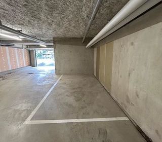  Parking / Garage � louer 