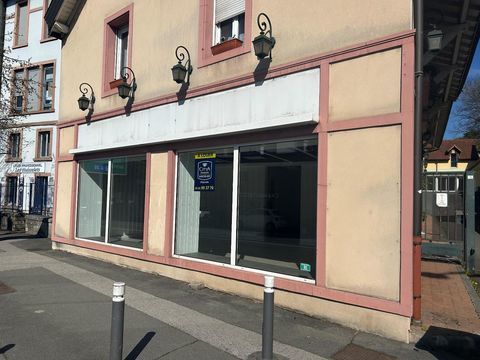 A LOUER GRAND LOCAL COMMERCIAL 200 M&sup2; AVEC PARKINGS M... 3360 25200 Montbeliard