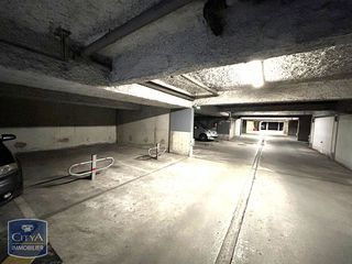  Parking / Garage � louer 
