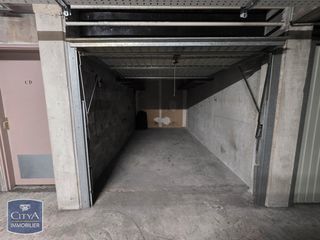  Parking / Garage � louer 