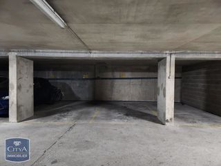  Parking / Garage � louer 