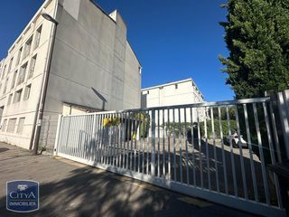  Parking / Garage � louer 