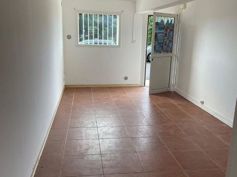A louer secteur de la source , Bureau d'une superfici... 490 97400 St denis