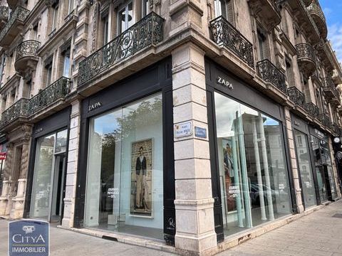 A LOUER - Local commercial situ&eacute; 11bis Place Victor H... 3743 38000 Grenoble