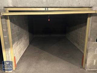  Parking / Garage � louer 
