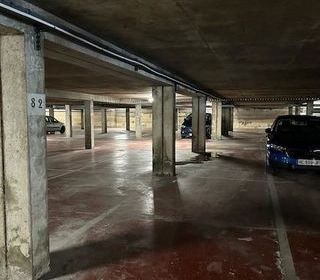  Parking / Garage � louer 