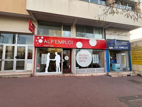 DECINES - LOCAL DE 80 M2 CENTRE - DECINES - LOCAL sit... 1400 69150 Decines