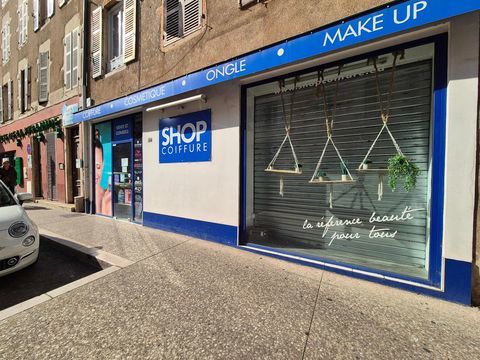 Nous vous proposons &agrave; la location un beau local id&eacute;al... 767 71000 Macon