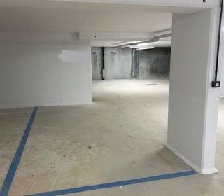  Parking / Garage � louer 