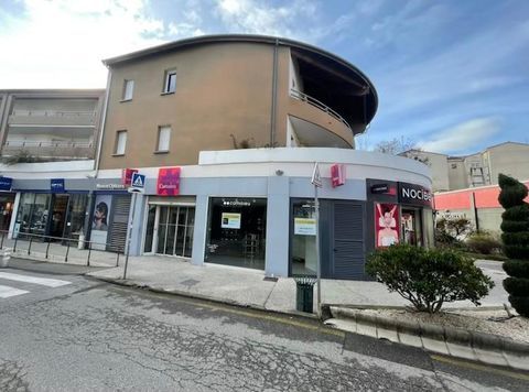 AUBENAS Centre ville dans quartier commercial : Magas... 2000 07200 Aubenas