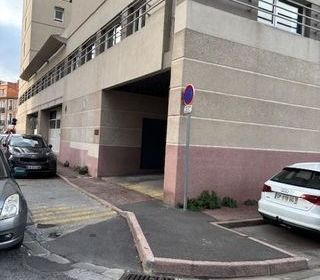  Parking / Garage � louer 