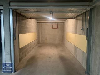  Parking / Garage � louer 