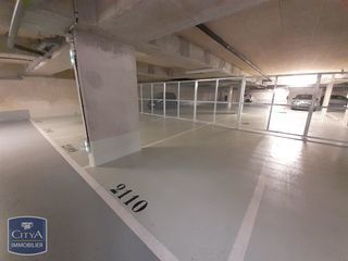  Parking / Garage � louer 