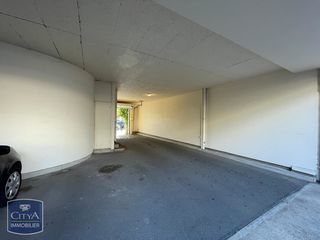  Parking / Garage � louer 