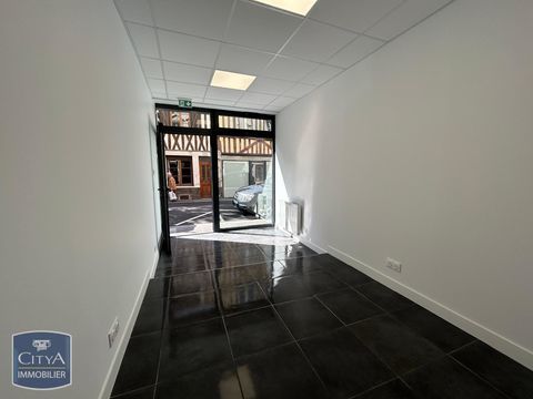 &Agrave; LOUER : Local commercial RUE ST HILAIRE situ&eacute; au cœ... 960 76000 Rouen
