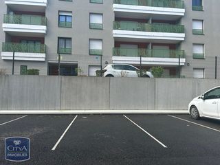  Parking / Garage � louer 