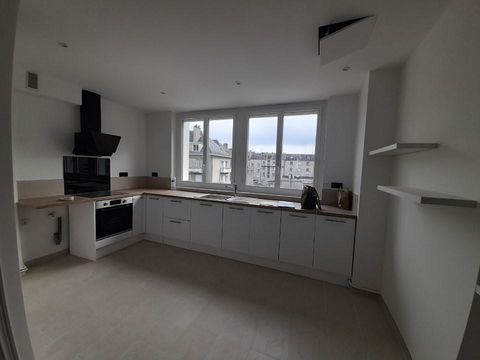 TOURS CENTRE - RUE DES HALLES Rue des Halles, une sur... 820 37000 Tours