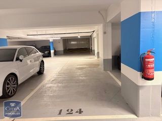  Parking / Garage � louer 