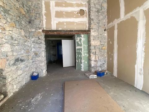 &Agrave; LOUER : Local professionnel situ&eacute; &agrave; Grenoble, dans ... 816 38000 Grenoble