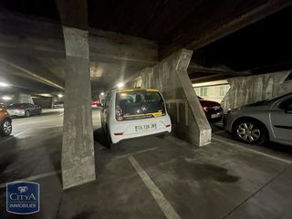  Parking / Garage � louer 