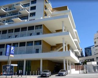  Parking / Garage � louer 