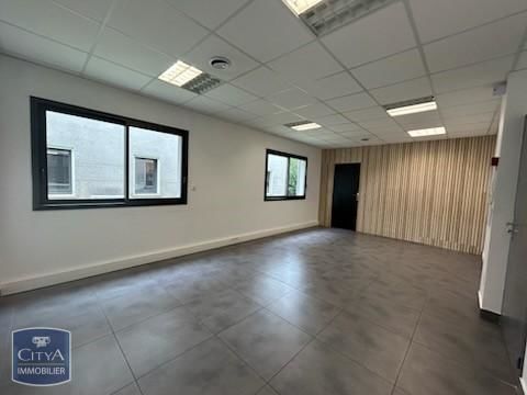 Local commercial en rez-de-chaussée de 2 pièces dont ... 900 84000 Avignon