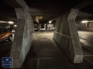  Parking / Garage � louer 