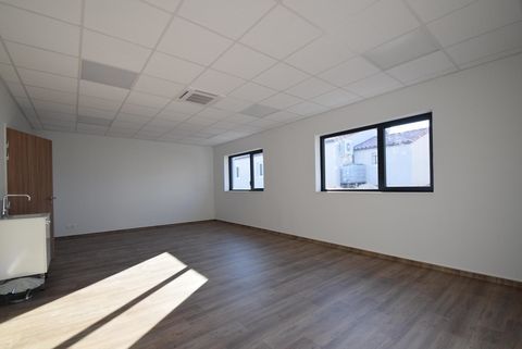 LAVILLEDIEU : Bureau d'une surface de 35 m², dans un ... 760 07170 Lavilledieu