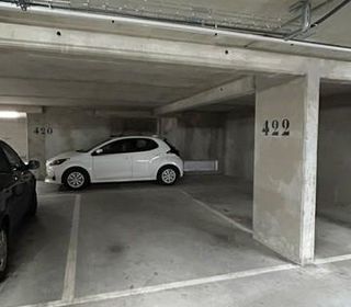  Parking / Garage � louer 