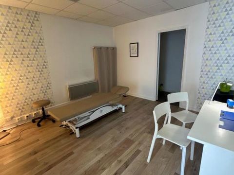 &Agrave; LOUER : Local professionnel situ&eacute; &agrave; Vic le Comte, d... 560 63270 Vic le comte