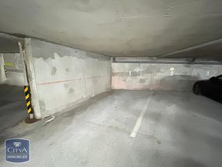 Parking / Garage � louer 