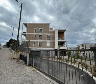  Parking / Garage � louer 