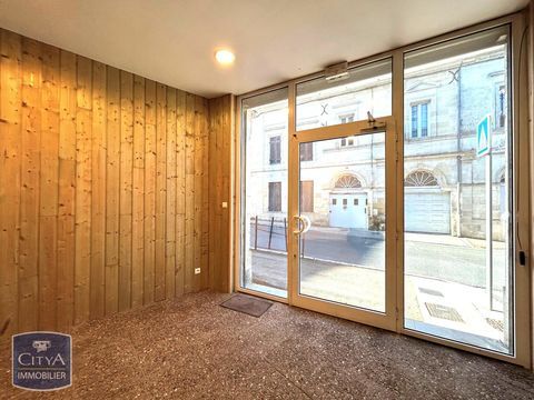 MONTAGNE - LOCAL COMMERCIAL Local commercial situ&eacute; da... 700 33570 Montagne