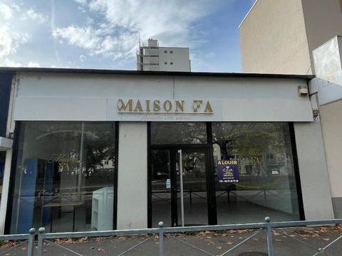 &Agrave; LOUER : Local professionnel situ&eacute; &agrave; Fontaine. Loyer... 1435 38600 Fontaine